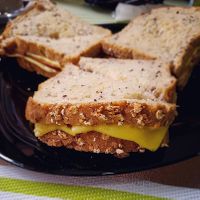 Sandwich with vegan cheese and smoked ham at Vegana By Tentúgal in Porto