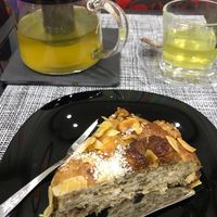 Bolo rei & “matcha” infusion at Vegana By Tentúgal in Porto