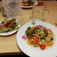 Seviettenknödel mit saisonalem Gemüse und Mandelsoße at Tölzer Binderbräu in Bad Toelz