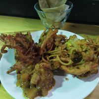 Pakora con chutney de piña at Condende in Sevilla