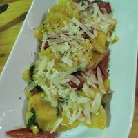 Raviolis de tomate seco y scamorza at Condende in Sevilla