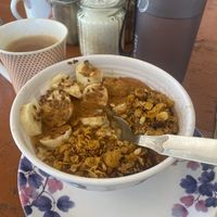 Banana cinnamon swirl oatmeal 😍 and soya chai  at Trimutri in Dharamkot
