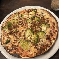 Vegan Margherita w/ broccoli & vegan gehakt 19,25€
Ketchup 0,25€
  at Novecento in Haarlem