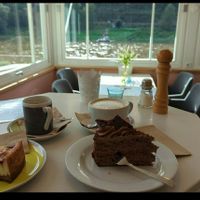 Sehr leckere Kuchen, Torten und Cafe, Aussicht wunderschön, und man sitzt gemütlich at Café-Bistro Daheim in Bad Schandau