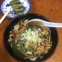 Sansai soba (山菜そば) and nozawana (野沢菜) at Sobadokoro Yariya in Hirao