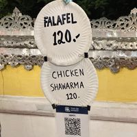 They have started serving chicken 👎  at Queen Falafel in Pai