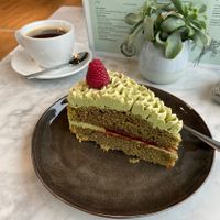 Matcha-Torte und Americano  at The Green in Nuremberg