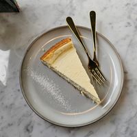 New York style cheesecake (vegetarian 🤦‍♀️) at The Green in Nuremberg