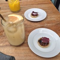 Little antipasti and refreshing beverages at Suwa Restaurante Vegano in Queretaro