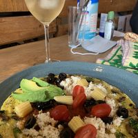 Omelette de garbanzo y kombucha de té verde  at Suwa Restaurante Vegano in Queretaro
