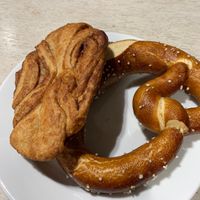 Franzbrötchen und Laugenbrezel at Kamps in Hamburg