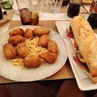 Croquetas & seitan sándwich at Pitas Pitas in Plasencia