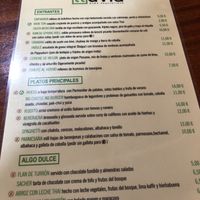 Menu (all vegan except the two dishes with „v“) at Lluvia in Alicante