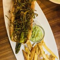 Asparagus hot dog with chips  at Lluvia in Alicante