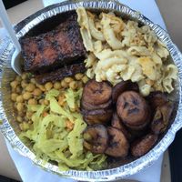 Jerk tofu, curried chickpeas, cabbage, Mac & cheese, and plantains. AMAZING at Ninth Square Market Caribbean Style in New Haven