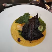 Vorspeise: gefüllter Brik-Teig mit Hokkaido und fritt. Shisoblättern at Farbenfroh in Essen