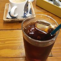 hot and iced coffees (non-dairy milk on the side) at Minami Aoyama Yasai Kichi in Yokohama