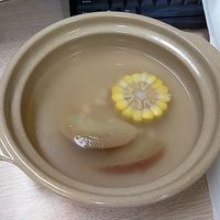 Free soup at De Sheng Vegetarian 德昇素食 in Northeast Singapore