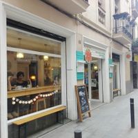 Some outdoor seating at Nabibi Vital Cooking in Barcelona