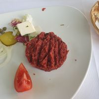 Vegan tatar at Laegernstuebli in Boppelsen