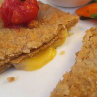 Cordon bleu with vegan cheese at Laegernstuebli in Boppelsen