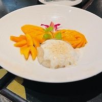 Mango w/ sticky rice at Noi Thai in Honolulu