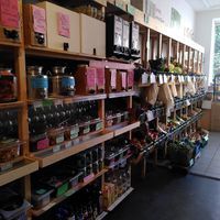 Tap systems for oil to ketchup and veggies/fruit at Roots in Brussels