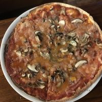Vegan mushroom pizza at Hobgoblin - Shibuya in Tokyo