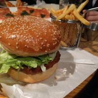vegetarian (vegan) burger at Hobgoblin - Shibuya in Tokyo
