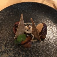 'Geiten kaas’ van Max & Bien met een crème van pruimenpitten, gel van pruimen, uitgebakken mosterd en een rogge krokant. at Morris and Bella in Amsterdam