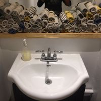 Toilet at Les Gourmandises Louca  in Quebec