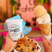 Helado para llevar, en cono o en sandwich! at Vegan Parad-ice in Cruz De Huanacaxtle