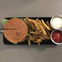 buger menu with fries, mayo and ketchup at Attila Hildmann Organic Snackbar I in Berlin