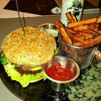 (Big) chilli burger menü at Attila Hildmann Organic Snackbar I in Berlin