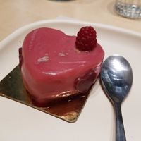 Raspberry and vanilla cake at Laelo in Paris