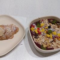 Açai bowl Hawaii and almond croissant at Laelo in Paris