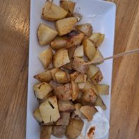 Patatas con alioli. Deliciosas. at La Raposa del Poble Sec in Barcelona