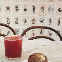 Hibisjus ginger drink and a carrot muffin at La Raposa del Poble Sec in Barcelona