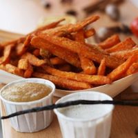 Süßkartoffel Pommes mit Dip at World Food Trip - Food Truck in Saarbrucken