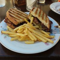 Burger at Petite Sophie in Mahon