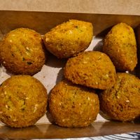 Half portion falafel box at Cigköftem in Den Bosch