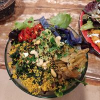 Bowl de quinoa at Mapa Verde in San Sebastian