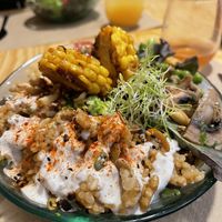 Buddha Bowl de arroz integral at Mapa Verde in San Sebastian