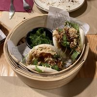 Pan bao relleno de seitán con salsa teriyaki y ensalada de alga wakame   at Mapa Verde in San Sebastian
