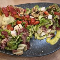 Ensalada de tempeh  at Mapa Verde in San Sebastian
