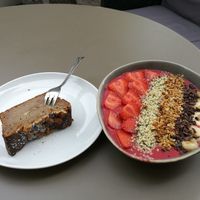 banana bread & acai bowl at Rosenberg in Potsdam