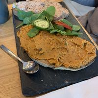 Frisches Brot mit lebervurst und mediterranem Aufstrich at Rosenberg in Potsdam