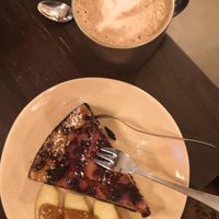 Beeren-Käsekuchen und heiße Schokolade at Rosenberg in Potsdam