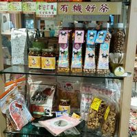 Some noodles and peanuts for sale. at Hán Fēng 1080 in Zhubei