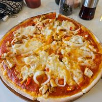 Fiery chicken pizza at Rad Rabbit in Chiang Mai